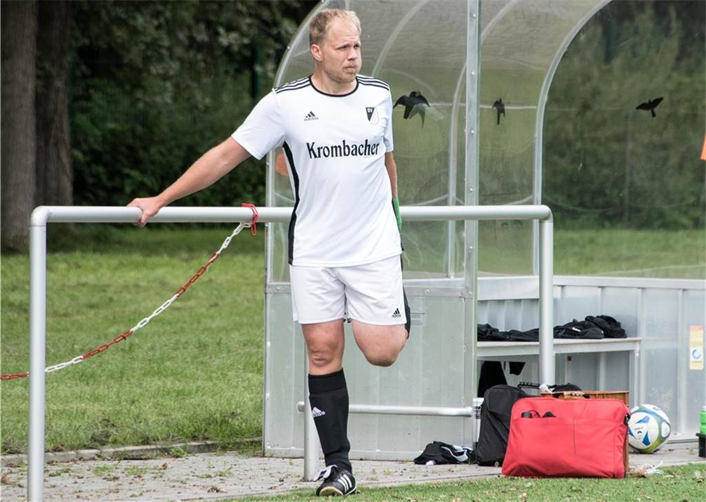 „Damit stoßen wir schon mal in die richtige Richtung", sagt Christian Brink, Fußball-Abteilungsleiter des SV Lippramsdorf und hier als Spieler der zweiten Mannschaft im Einsatz.