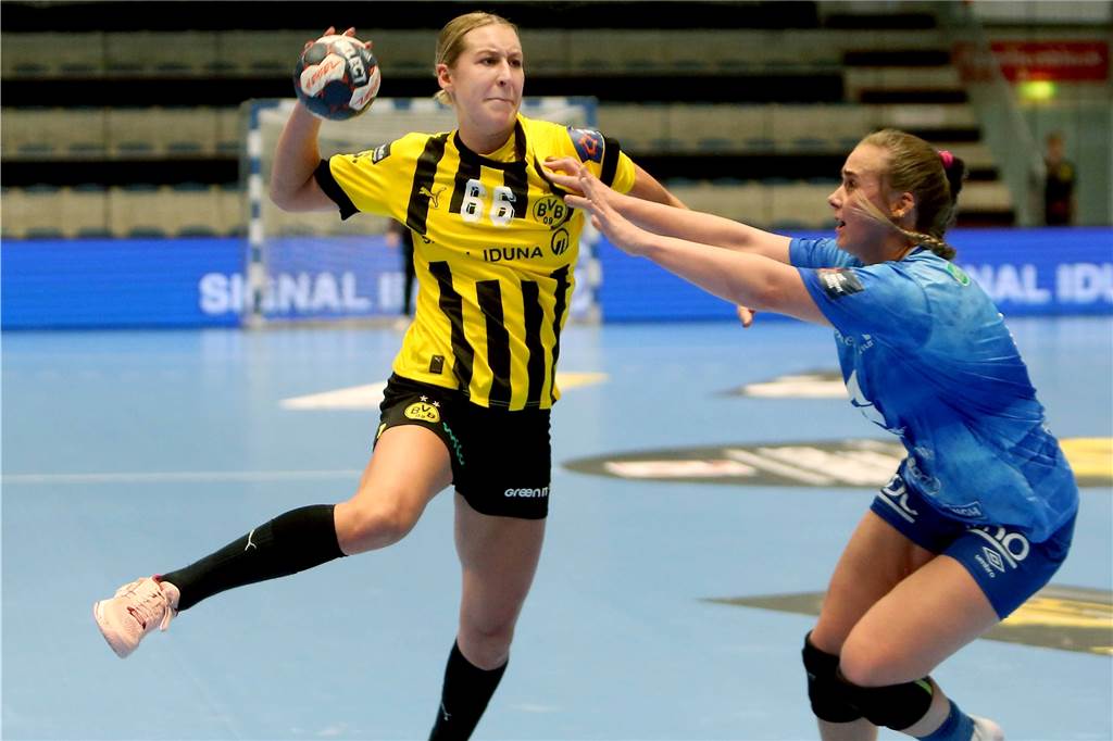 BVB-Handballerinnen feiern Last-Minute-Sieg: Borussinnen müssen vor allem einer Spielerin danken Dana Bleckmann (l.) zeigte eine überzeugende Leistung.