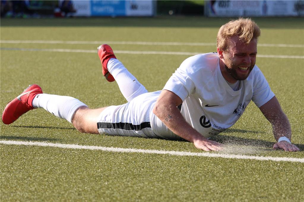 Erstes Saisontor für Königsborner Stürmer Leon Lukas: „Endlich ist der Knoten geplatzt“ Daneben! Leon Lukas ärgert sich über eine vergebe Chance im Spiel gegen die U23 des Holzwickeder SC.