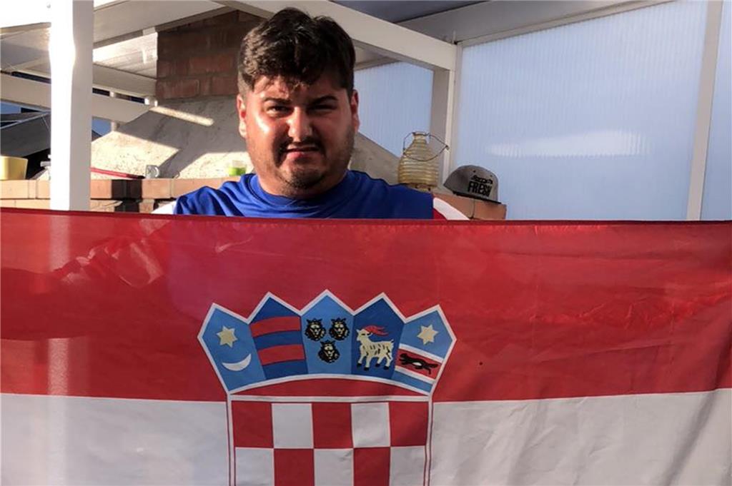 Die Partnerstadt Vincennes feiert den WM-Titel Daniel Babic ist Kroate und spielt Fußball für den SC Arminia Ickern. Er verfolgte das WM-Finale mit seiner Familie im Garten.