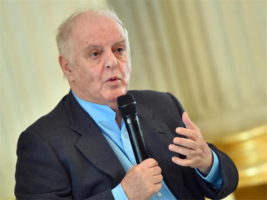Berliner Staatsoper vor Wiedereröffnung Daniel Barenboim findet den neuen Klang in der Staatsoper Unter den Linden hervorragend. Foto: Britta Pedersen