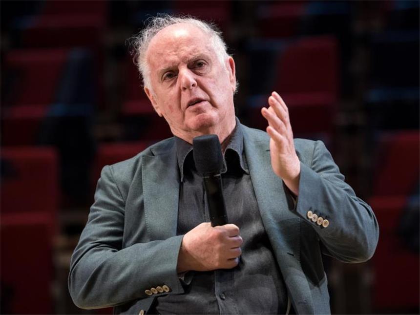 Daniel Barenboim hat Lust auf Gespräche. Foto: Bernd von Jutrczenka