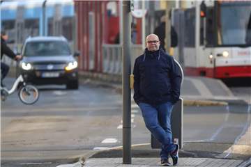 Daniel Braunsdorf hat sein gesamtes Leben in Körne gewohnt. Hier steht er auf dem Körner Hellweg, der Hauptverkersachse im Stadtteil.