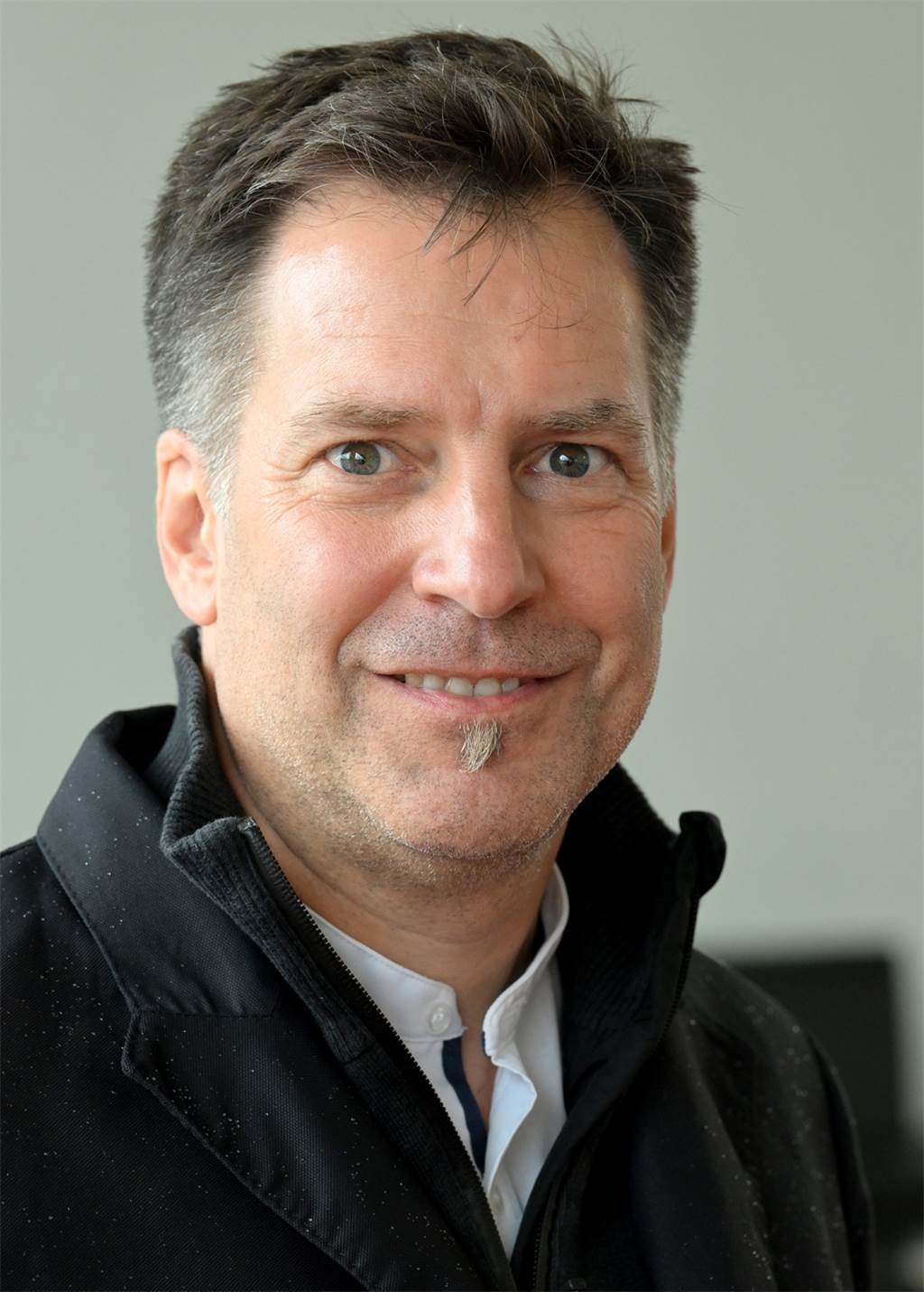 Junges Theaterfestival Lünen: Anwalt fällt Urteil über Eröffnungskrimi Daniel Buhren aus Lünen ist Rechtsanwalt. Er hat den Krimi „Strafgesetzbuch § 323 C“ für uns besucht.