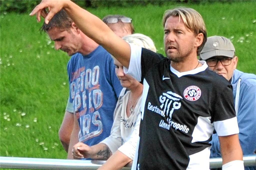 Kuriose Aussage: Co-Trainer Daniel Frieg wusste lange nicht, dass Marc Woller HSC-Coach wird Daniel Frieg war schon Co-Trainer unter Dirk Eitzert (Foto) beim SSV Mühlhausen. Auch in Wickede hat das Duo zusammengearbeitet.
