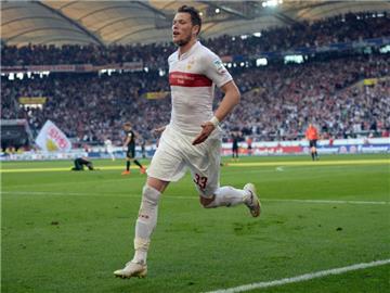 Daniel Ginczek entscheidet das Spiel für Stuttgart mit zwei Toren. Foto: Marijan Murat