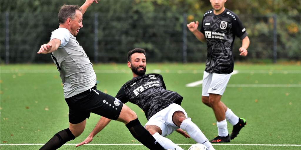 Bezirksliga-Team des TuS Haltern verliert erneut - weitere Ausfälle Daniel Haxter (l.) und das Team B des TuS Haltern am See haben auch bei Aufsteiger TuS Gahlen verloren.