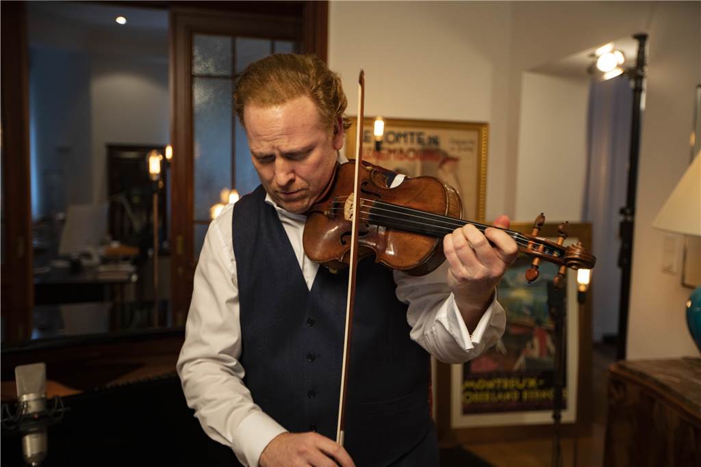 Wohnzimmer-Konzerte auf Arte mit Christoph Israel und Max Raabe Daniel Hope hatte die Idee zu den Arte-Wohnzimmerkonzerten, die weltweit so gut ankommen, dass weitere produziert werden.