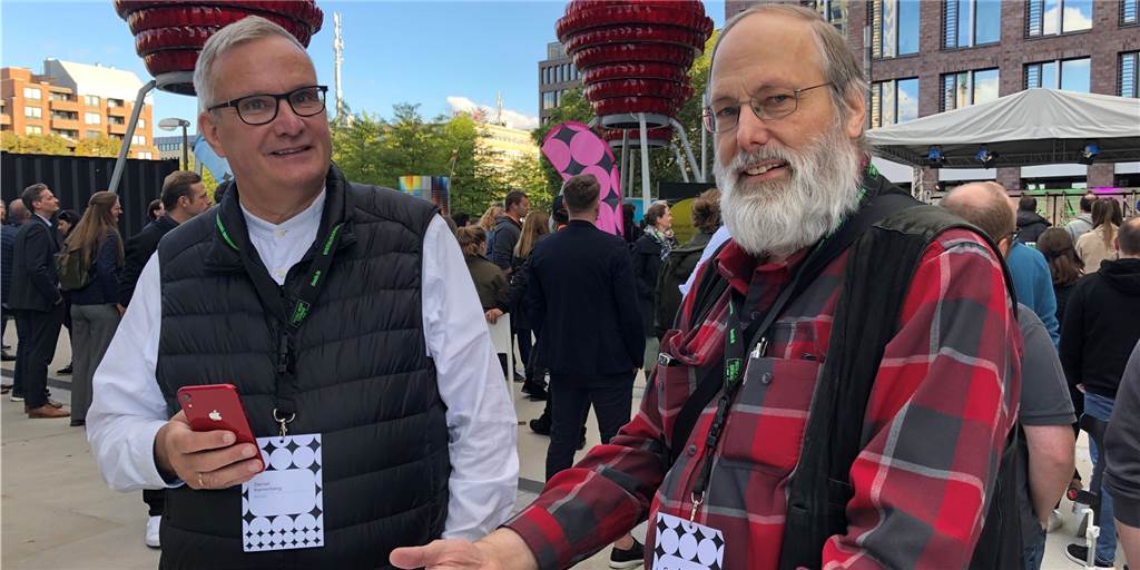 Daniel (63) und Rüdiger (68) aus Dortmund brachten das Internet nach Deutschland Daniel Karrenberg (l.) und Rüdiger Volk (r.) waren in den 80er-Jahren junge Informatik-Studenten an der TU Dortmund. Sie holten das Internet nach Deutschland und vergaben die erste IP-Adresse Deutschlands an die Uni Dortmund. Zum Auftakt der Digitalen Woche waren die Internet-Pioniere am Dortmunder U-Turm zu Gast.