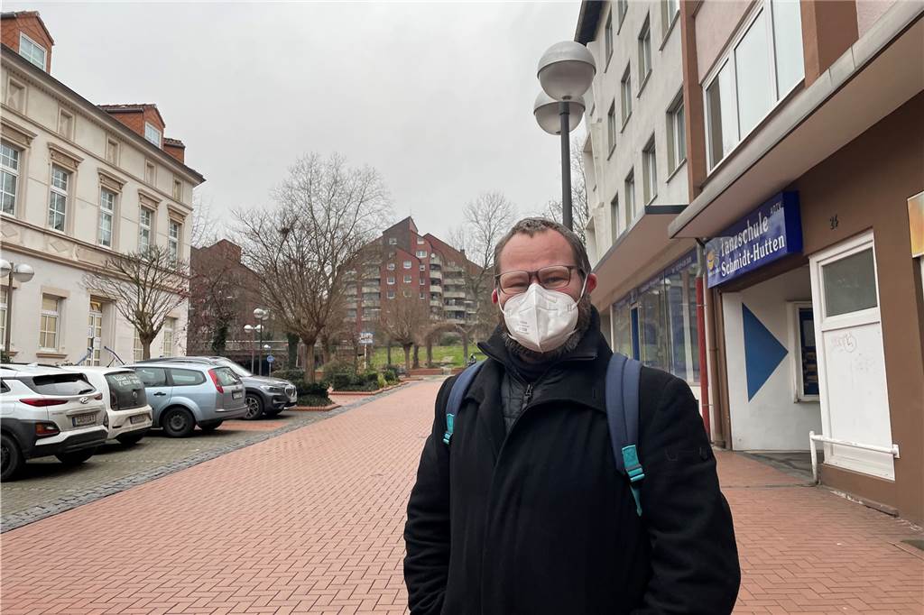 Tempo 30 auf dem Altstadtring: „Eigene Radfahrspur nur für Kinder wichtig“ Daniel Kigerzynowski findet, dass der Verkehrslärm etwas nachgelassen hat, seitdem die Schilder stehen.