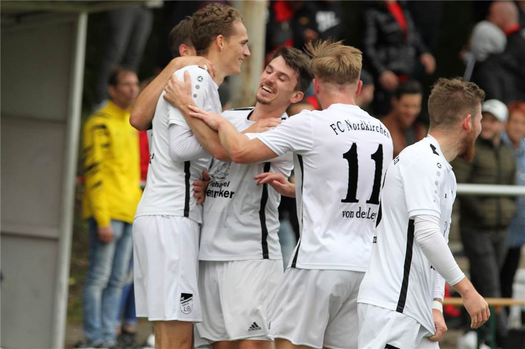 Daniel Krüger zum Konkurrenzkampf beim SV Herbern: „Es wird kein Hauen und Stechen geben“ Daniel Krüger (l.) will auch beim SV Herbern jubeln.