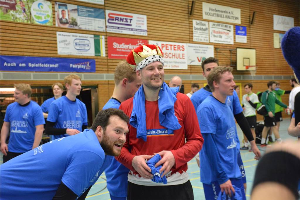 Lüger wechselt in die Landesliga: „Da nützt einem die Erfahrung dann wenig“ Daniel Lüger (l.), hier neben seinem Halterner Torwart-Kollegen Stephan Haunert, stieg 2019 mit dem HSC Haltern-Sythen in die Oberliga auf.