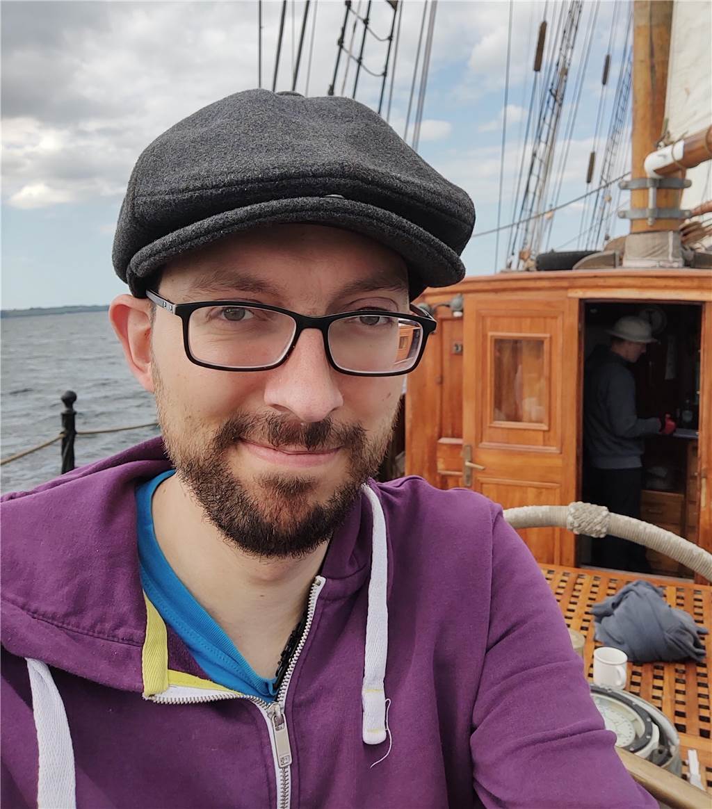 Die emotionalsten Geschichten: Theo, Erdbeben-Folgen, mutige Geflüchtete Daniel Nasemann auf einem Boot