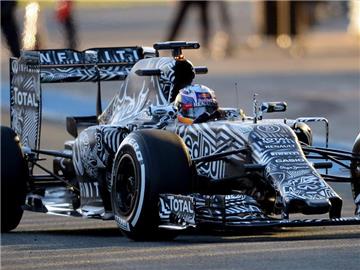 Daniel Ricciardo fährt im eigenwillig designten Red Bull. Foto: Peter Steffen