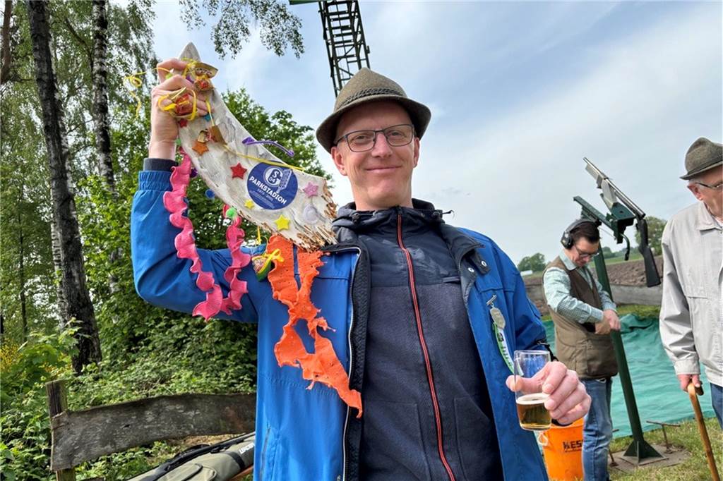 Daniel Rusche hat den linken Flügel von der Stange geholt. Ein bisschen später holte er sich auch noch den rechten Flügel. 