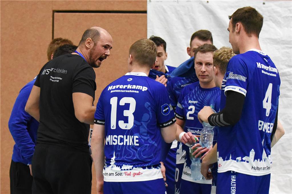 Daniel Schnellhardt (l.) blickte nach dem verlorenen Spiel gegen Favorit Soest bereits auf das kommende Duell des HSC Haltern-Sythen in zwei Wochen.