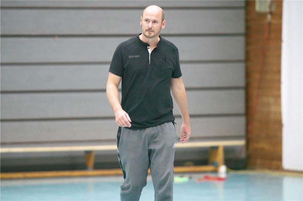 HSC Haltern-Sythen vergibt schon wieder zu viele Chancen Daniel Schnellhardt läuft durch die Halle.