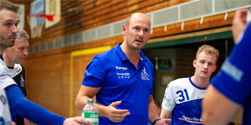 Zwischen Vorfreude und Sorgen: Schnellhardt über den Start beim HSC Haltern-Sythen Daniel Schnellhardt steht vor seinem ersten Oberliga-Spiel mit dem HSC Haltern-Sythen. Die Vorfreude ist groß, doch ist sein Team noch längst nicht da, wo er es gerne hätte.