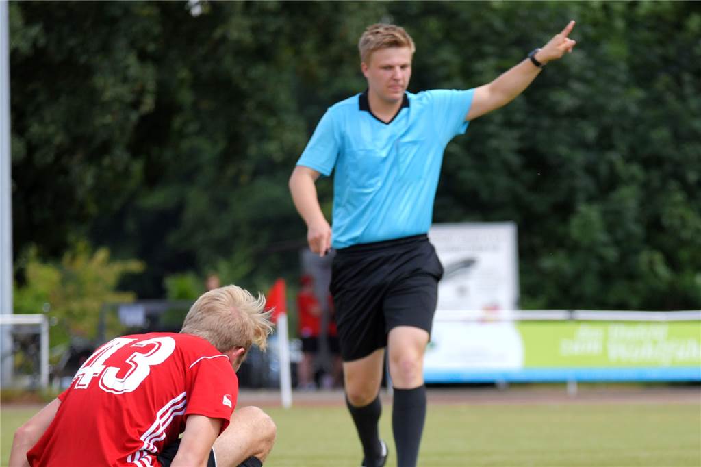 „Alles irgendwie surreal“ - drei Schiedsrichter in der Corona-Pause Daniel Schulte-Hostedde pfeift seit 2015 für den Geisecker SV, kann seinem Hobby zurzeit aber nicht nachgehen.