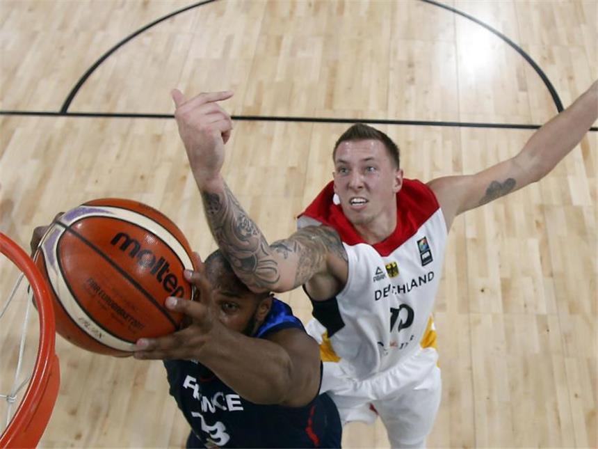 84:81 gegen Frankreich: Schröder & Co. im EM-Viertelfinale Daniel Theis war mit 22 Punkten der beste Werfer im DBB-Dress. Foto: Lefteris Pitarakis