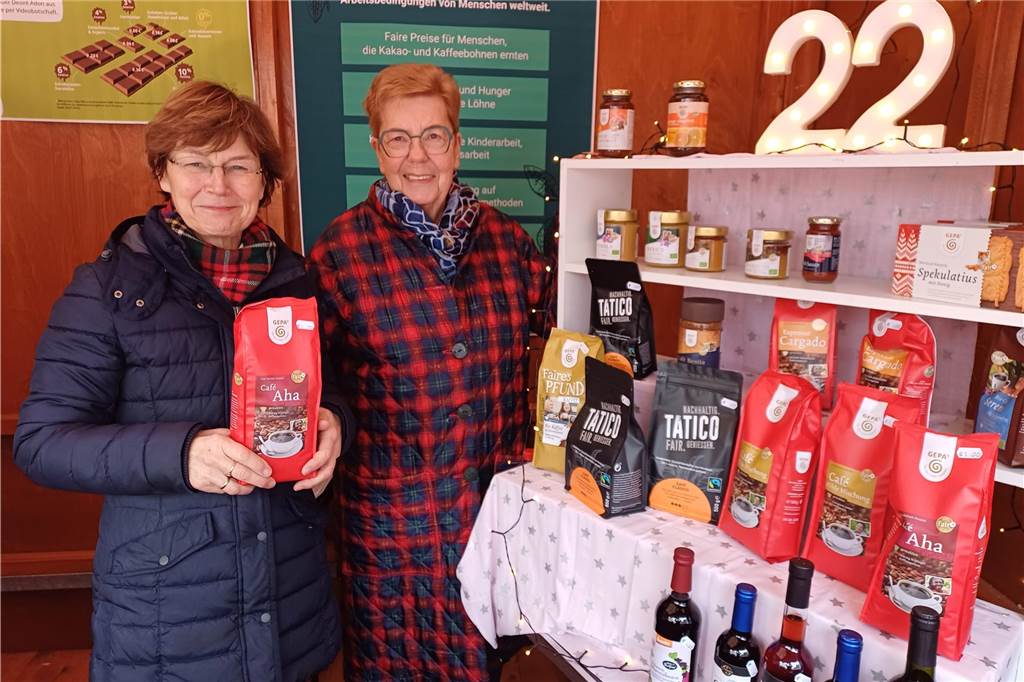 Weihnachtsmarkt: Lünen lädt zum letzten Wochenende ein Zwei Frauen an einem Weihnachtsmarktstand.