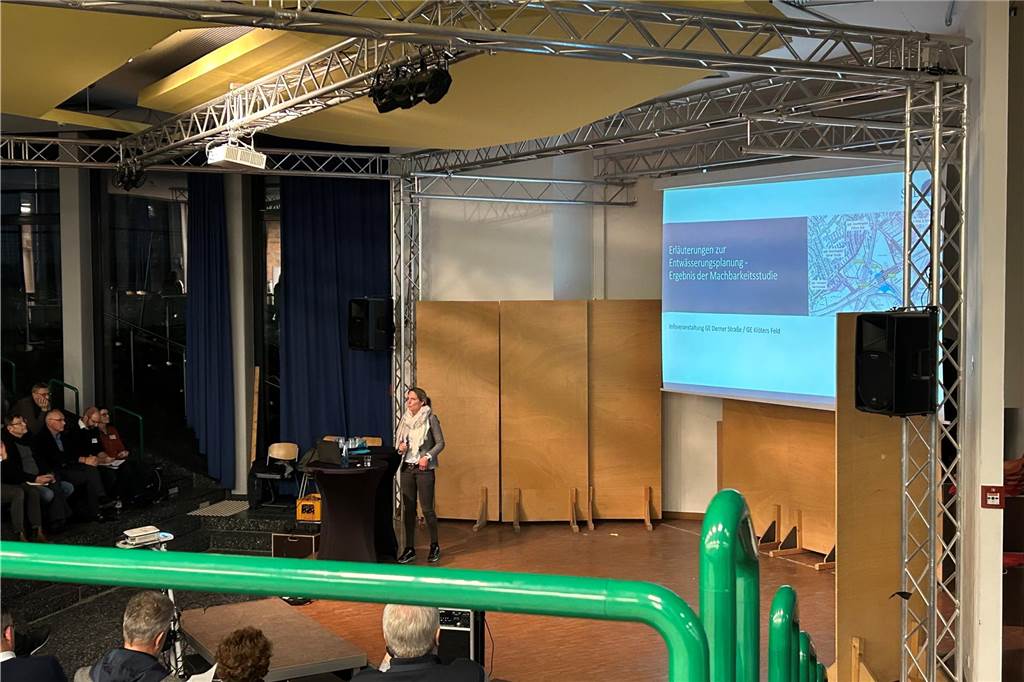 Infoveranstaltung zu Gewerbegebieten in Lünen-Süd Daniela Fiege stellte die Pläne zur Entwässerung vor.