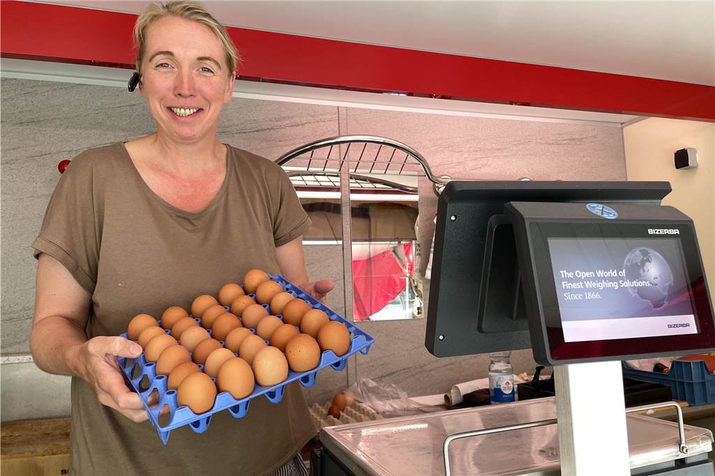 Martener Wochenmarkt begeistert Händler und Stammkunden gleichermaßen Daniela Lindner-Fernholz vom "Hofladen Landpartie" verkauft nicht nur Eier aus dem Sauerland, sondern auch Wildspezialitäten aus regionaler Jagd.