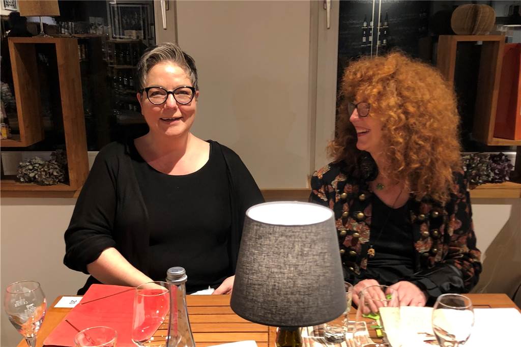 Neues Programm: Hof Jünger will optimistisch in neue Saison starten Daniela Maifrini und Kirsten Wegerhoff von der Humboldt-Buchhandlung stellen in guter Tradition im Frühjahr wieder Buchneuerscheinungen vor.