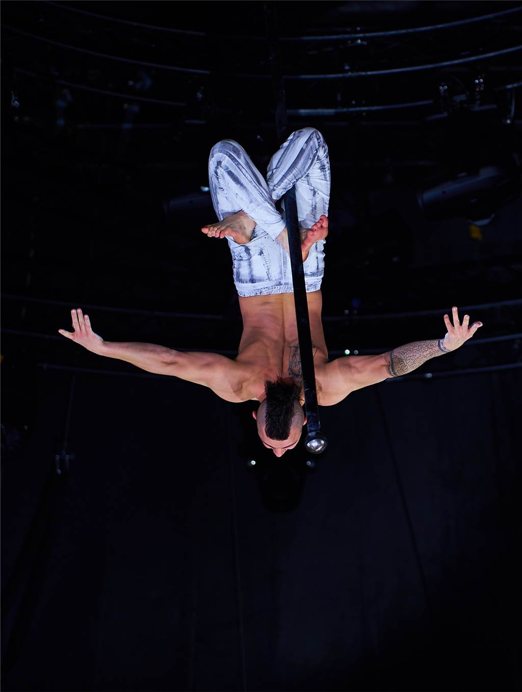 Daniil am Aerial Pole