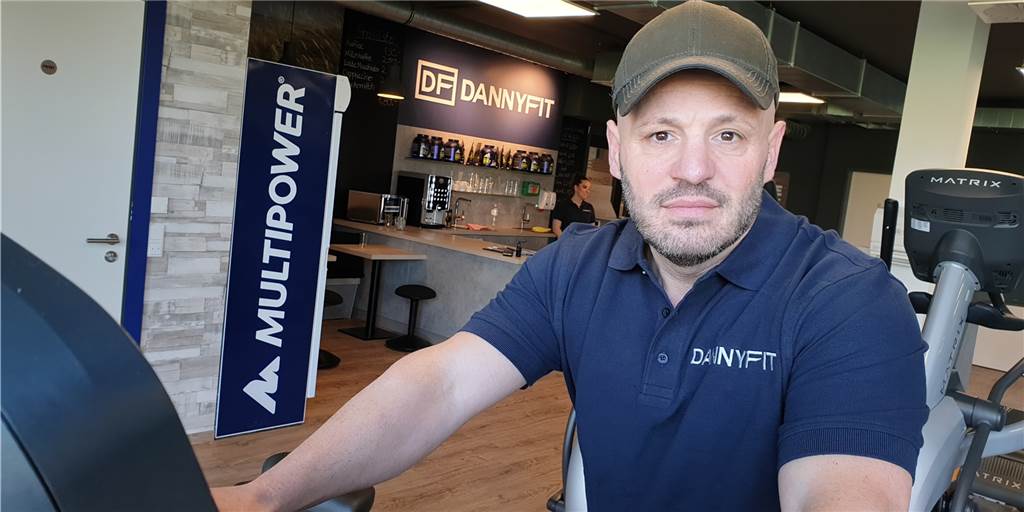 Danilo Davia hat derzeit wenig zu Lachen: Denn ein BGH-Urteil zu Mitgliedsbeiträgen für Fitnessstudios betrifft auch sein "Dannyfit".