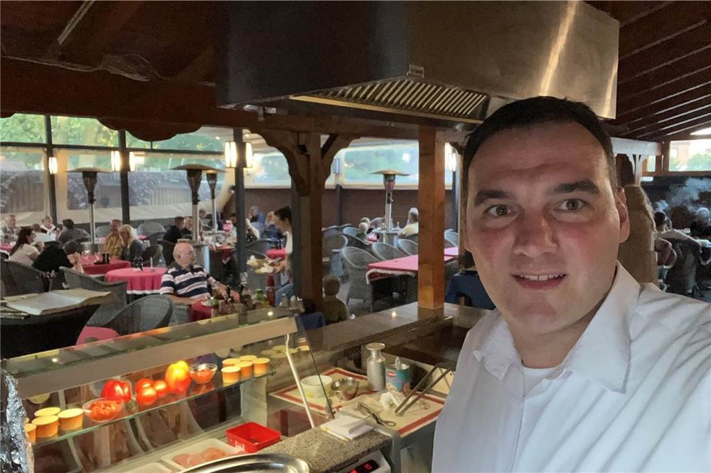 „Irgendwann ist das Maß voll“: Wirte fürchten 19 Prozent Mehrwertsteuer Danilo Deric ist Gastronom in der zweiten Generation in der Leitung des Steakhauses Lindenhof.