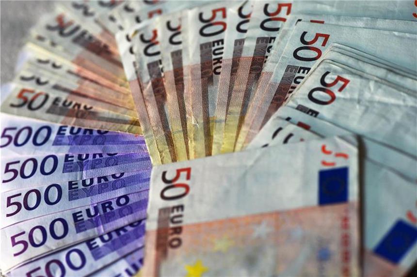 Privates Geldvermögen wächst trotz Zinsflaute Dank des robusten Arbeitsmarktes und steigender Reallöhne konnten viele Menschen mehr auf die hohe Kante legen. Foto: Jens Kalaene