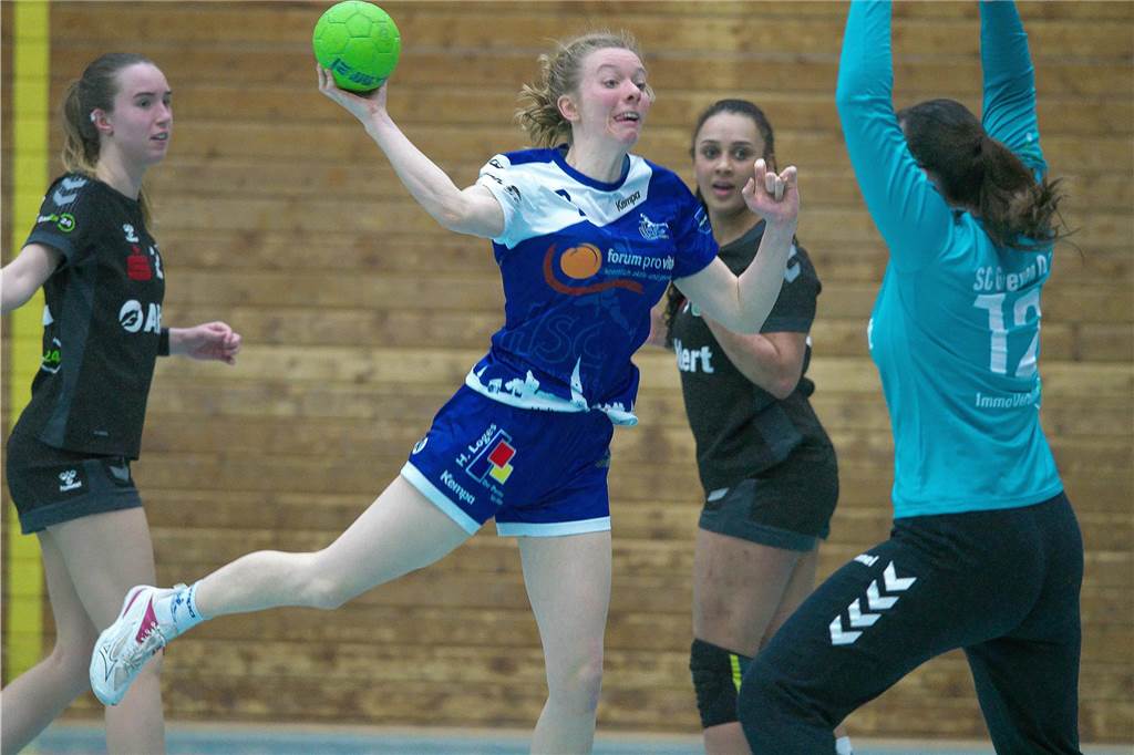 Dank einer starken zweiten Halbzeit mit nur noch vier Gegentoren setzten sich die Damen des HSC Haltern-Sythen deutlich mit 33:14 gegen den SC Greven durch.