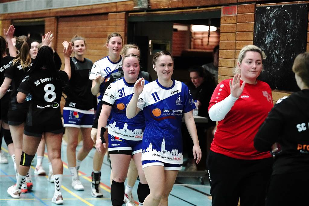 Dank einer starken zweiten Halbzeit mit nur noch vier Gegentoren setzten sich die Damen des HSC Haltern-Sythen deutlich mit 33:14 gegen den SC Greven durch.