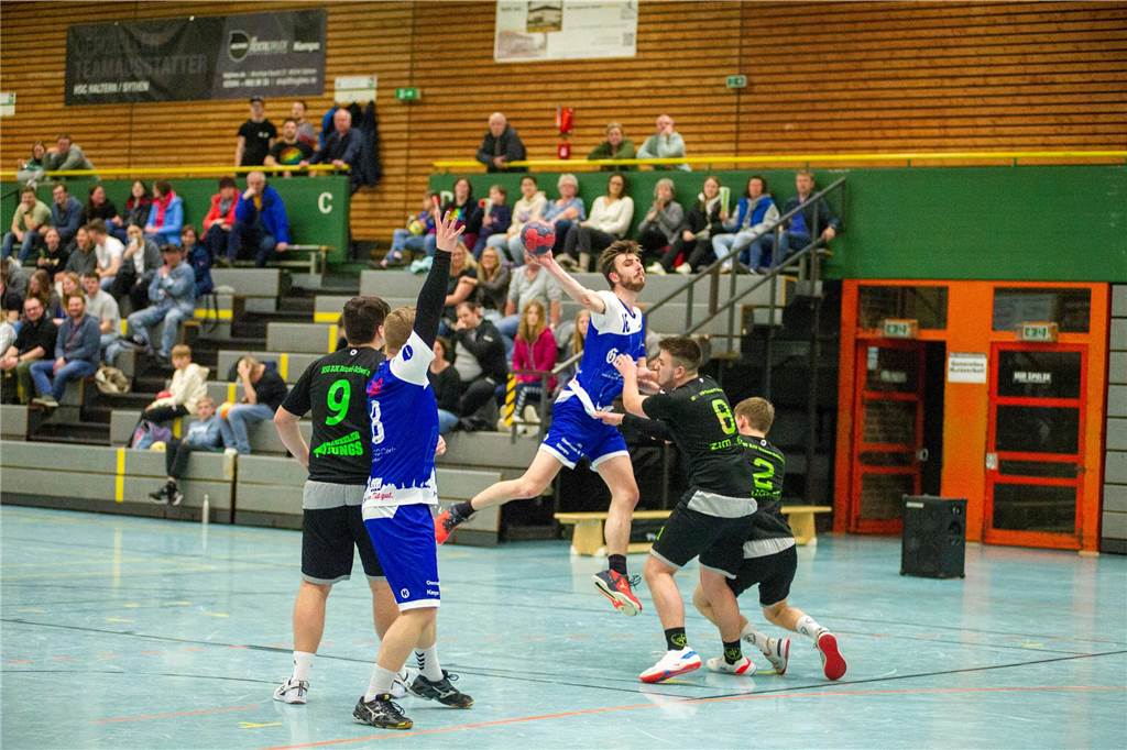 Dank eines 27:10-Sieges gegen die HSG Rauxel-Schwerin III sind die Herren III des HSC Haltern-Sythen nicht mehr von einem der beiden Aufstiegsplätze in der 2. Kreisklasse zu verdrängen. Der Jubel nach dem Spiel war groß.
