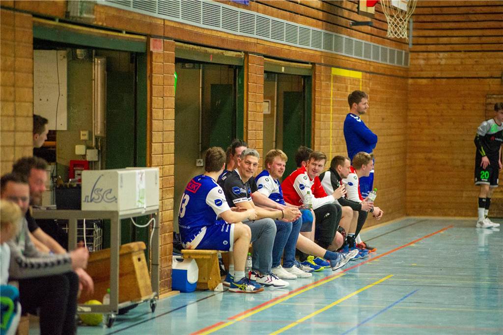 Dank eines 27:10-Sieges gegen die HSG Rauxel-Schwerin III sind die Herren III des HSC Haltern-Sythen nicht mehr von einem der beiden Aufstiegsplätze in der 2. Kreisklasse zu verdrängen. Der Jubel nach dem Spiel war groß.