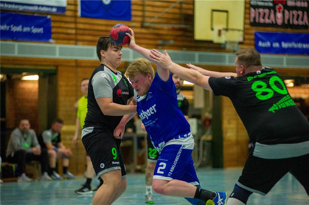 Dank eines 27:10-Sieges gegen die HSG Rauxel-Schwerin III sind die Herren III des HSC Haltern-Sythen nicht mehr von einem der beiden Aufstiegsplätze in der 2. Kreisklasse zu verdrängen. Der Jubel nach dem Spiel war groß.