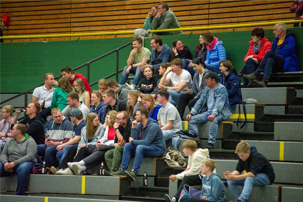 Dank eines 27:10-Sieges gegen die HSG Rauxel-Schwerin III sind die Herren III des HSC Haltern-Sythen nicht mehr von einem der beiden Aufstiegsplätze in der 2. Kreisklasse zu verdrängen. Der Jubel nach dem Spiel war groß.