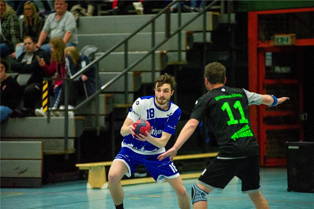 Dank eines 27:10-Sieges gegen die HSG Rauxel-Schwerin III sind die Herren III des HSC Haltern-Sythen nicht mehr von einem der beiden Aufstiegsplätze in der 2. Kreisklasse zu verdrängen. Der Jubel nach dem Spiel war groß.