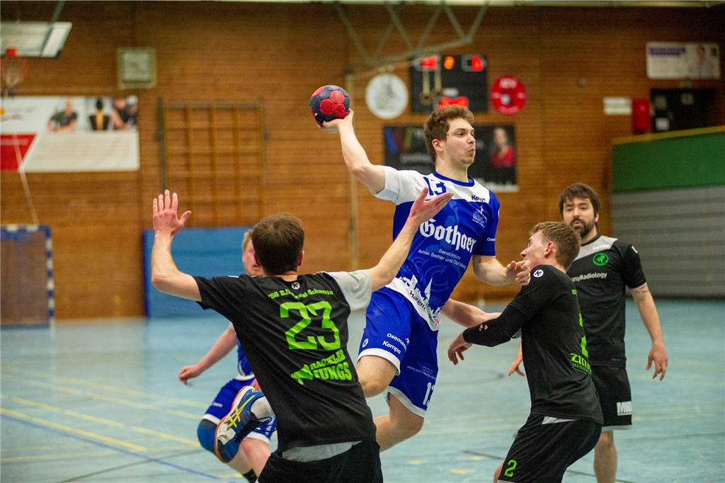 Dank eines 27:10-Sieges gegen die HSG Rauxel-Schwerin III sind die Herren III des HSC Haltern-Sythen nicht mehr von einem der beiden Aufstiegsplätze in der 2. Kreisklasse zu verdrängen. Der Jubel nach dem Spiel war groß.