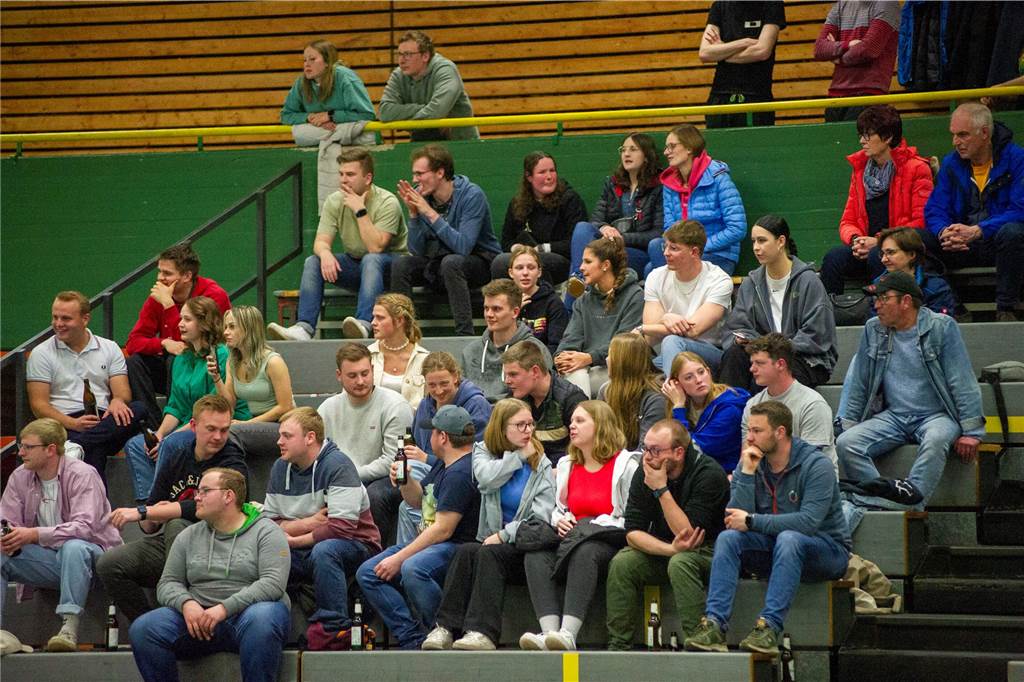 Dank eines 27:10-Sieges gegen die HSG Rauxel-Schwerin III sind die Herren III des HSC Haltern-Sythen nicht mehr von einem der beiden Aufstiegsplätze in der 2. Kreisklasse zu verdrängen. Der Jubel nach dem Spiel war groß.