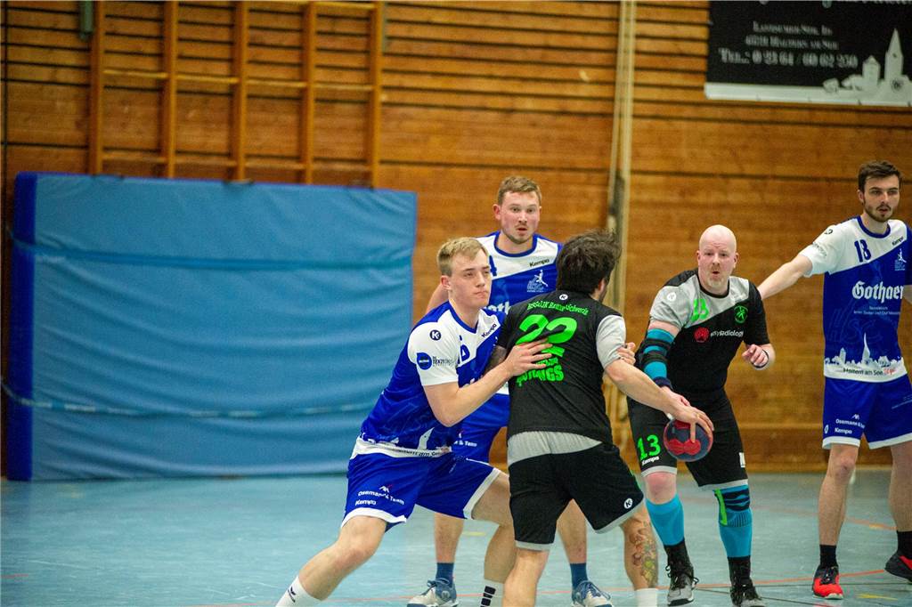 Dank eines 27:10-Sieges gegen die HSG Rauxel-Schwerin III sind die Herren III des HSC Haltern-Sythen nicht mehr von einem der beiden Aufstiegsplätze in der 2. Kreisklasse zu verdrängen. Der Jubel nach dem Spiel war groß.