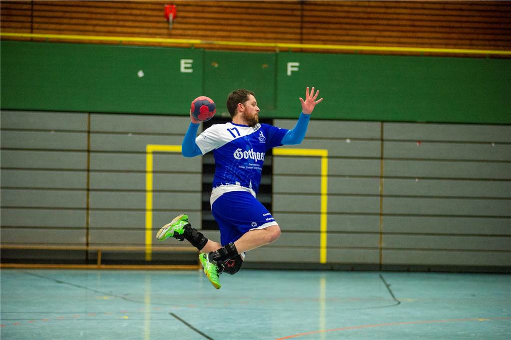 Dank eines 27:10-Sieges gegen die HSG Rauxel-Schwerin III sind die Herren III des HSC Haltern-Sythen nicht mehr von einem der beiden Aufstiegsplätze in der 2. Kreisklasse zu verdrängen. Der Jubel nach dem Spiel war groß.