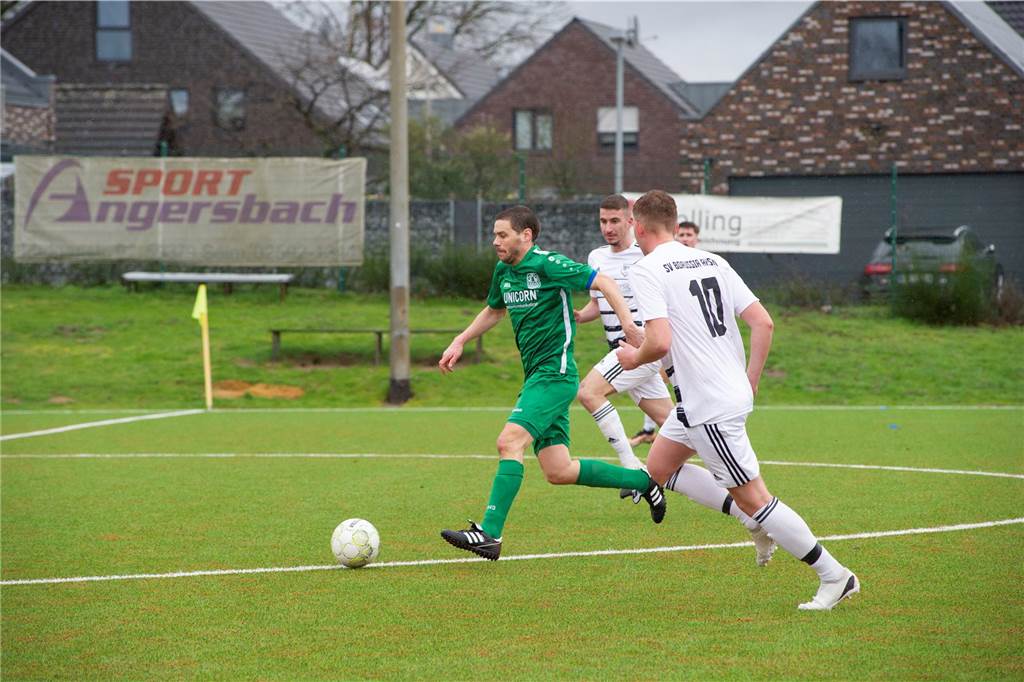 Dank eines späten Treffers von Luke Shane Reining setzte sich der SV Bossendorf mit 2:1 gegen den SV Borussia Ahsen II durch.