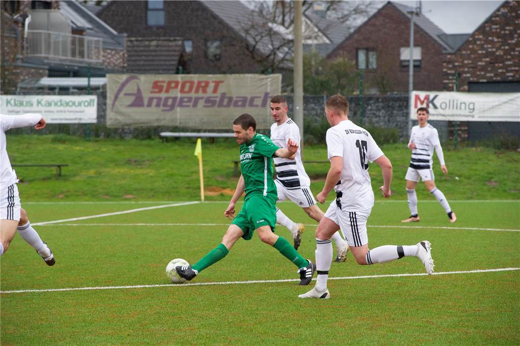 Dank eines späten Treffers von Luke Shane Reining setzte sich der SV Bossendorf mit 2:1 gegen den SV Borussia Ahsen II durch.