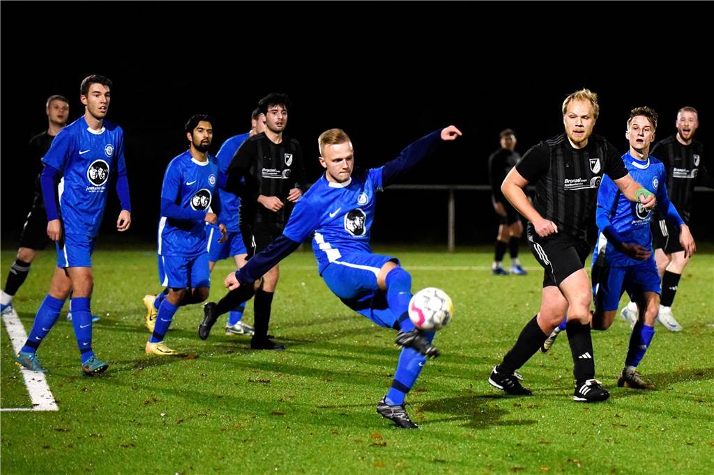Dank eines Treffers in der Nachspielzeit feierte der SV Lippramsdorf II am Freitagabend einen 3:2-Derbysieg gegen den ETuS Haltern II.
