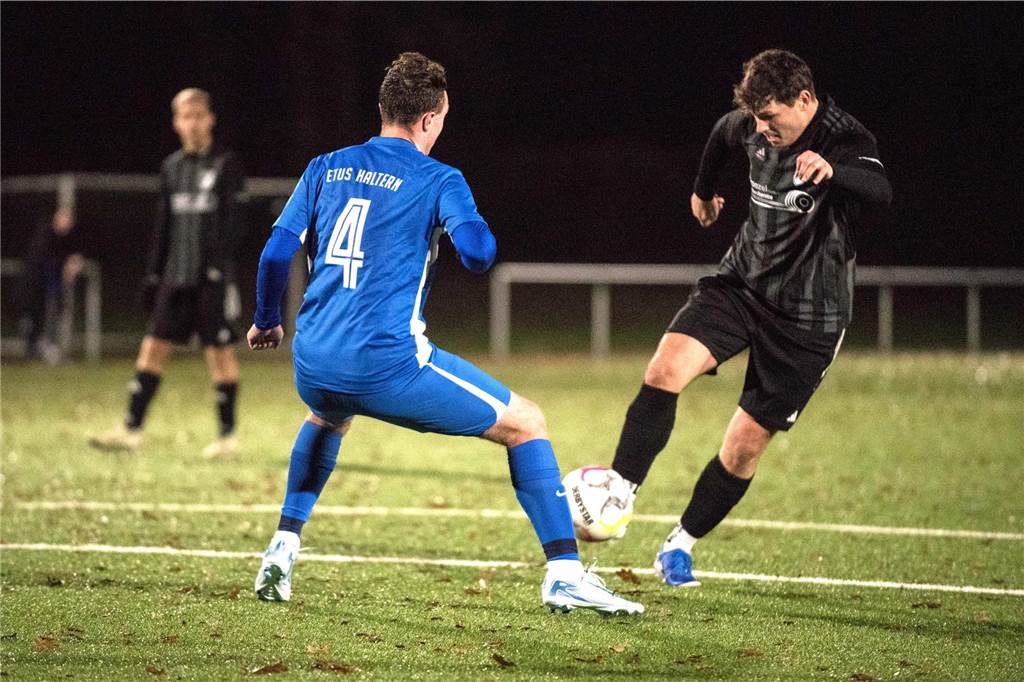 Dank eines Treffers in der Nachspielzeit feierte der SV Lippramsdorf II am Freitagabend einen 3:2-Derbysieg gegen den ETuS Haltern II.
