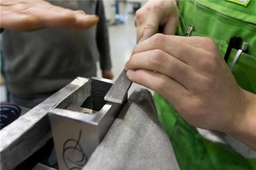 Sparkassen bauen digitale Angebote aus Dank junger Flüchtlinge steigen die Ausbildungszahlen. Foto: Patrick Seeger