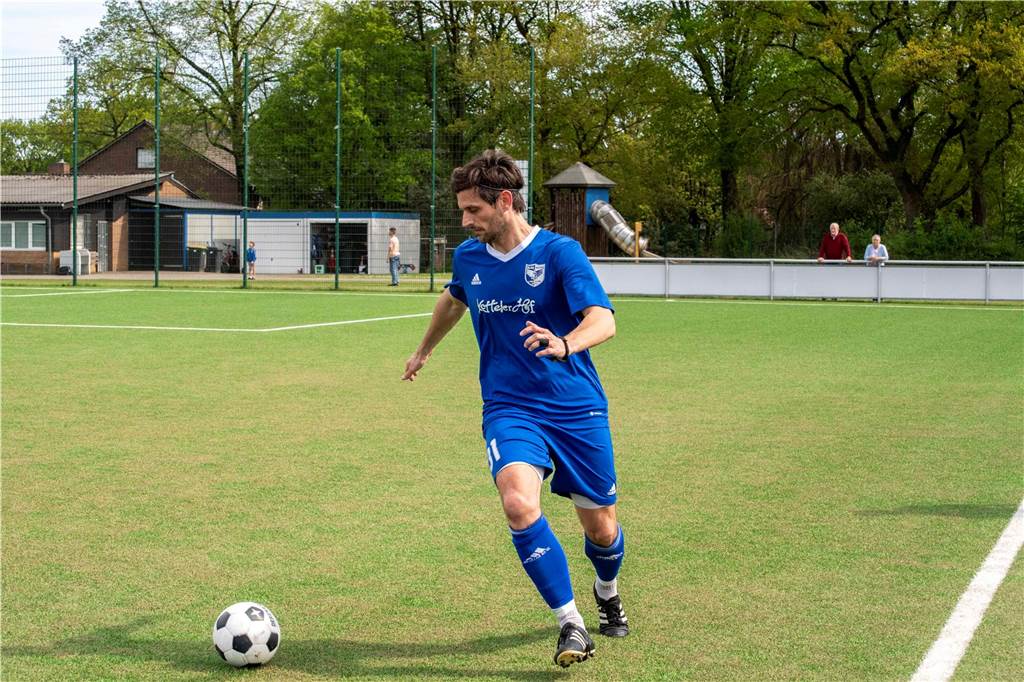 Dank zwei ganz später Tore in der Nachspielzeit sicherte sich BW Lavesum gegen SuS Hochmoor doch noch einen Punkt. Endstand: 3:3.