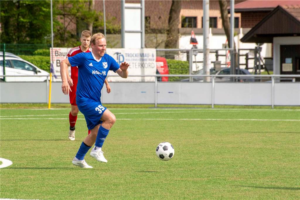 Dank zwei ganz später Tore in der Nachspielzeit sicherte sich BW Lavesum gegen SuS Hochmoor doch noch einen Punkt. Endstand: 3:3.